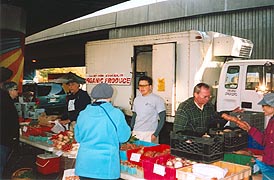  [photo, Baltimore Farmers' Market, Holliday St. and Saratoga St., Baltimore, Maryland]