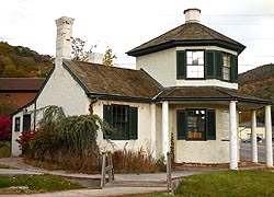 [photo, Toll House, 14302 National Highway (Rte. 40), LaVale, Maryland]