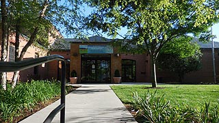 [photo, Talbot County Free Library, 100 West Dover St., Easton, Maryland]